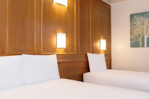 In-room safe, desk, free WiFi, bed sheets -  STG Hotel London Oxford Street (London)
