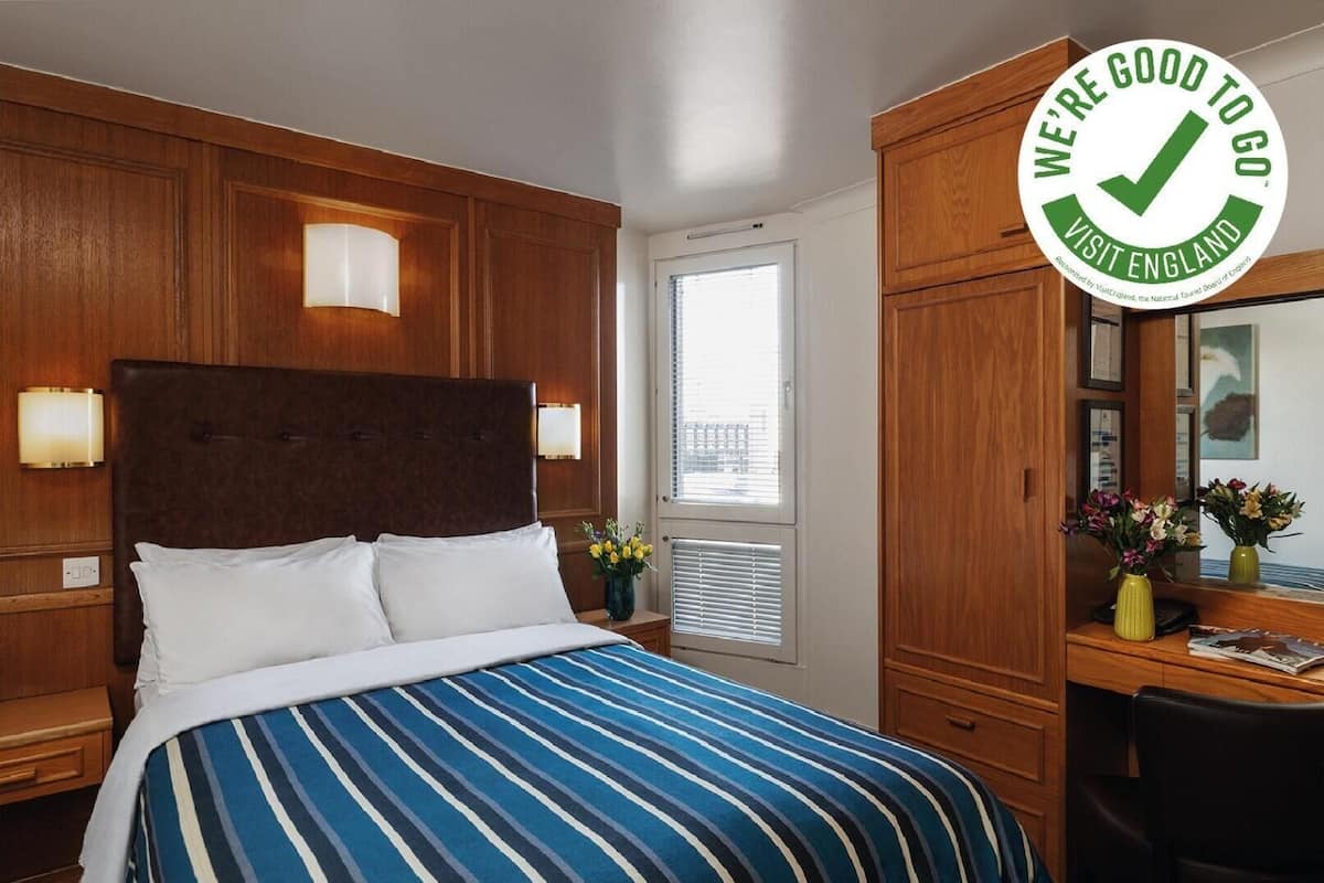 In-room safe, desk, WiFi (free), bed sheets