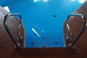 Indoor pool - Bellevue Hotel & Suites (Bellevue)