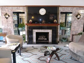 Lobby sitting area - Bellevue Hotel & Suites (Bellevue)
