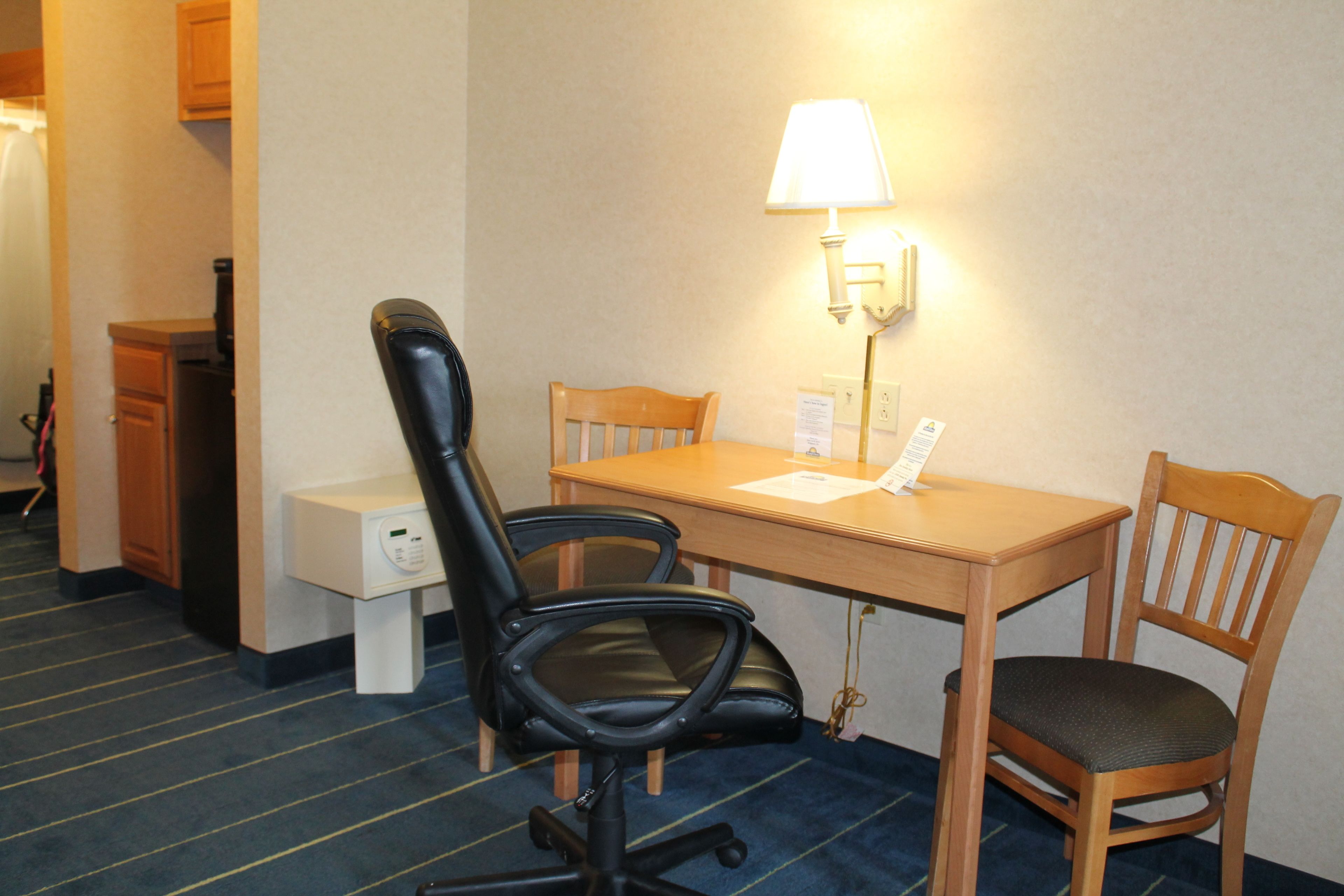 Studiosuite, 1 King-Bett, Nichtraucher | Zimmersafe, Schreibtisch, Bügeleisen/Bügelbrett, kostenlose Babybetten