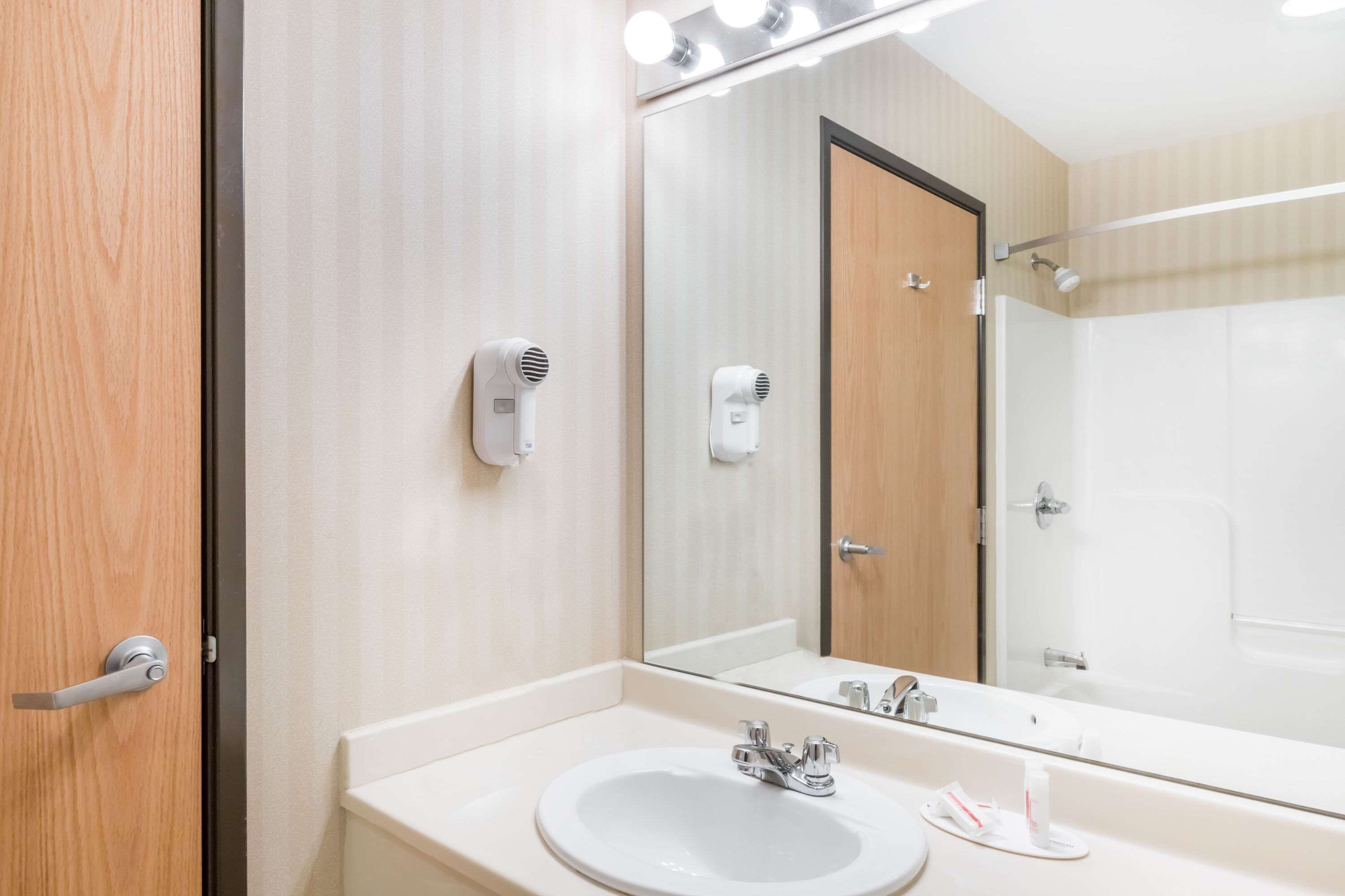 Combined shower/bathtub, eco-friendly toiletries, hair dryer, towels