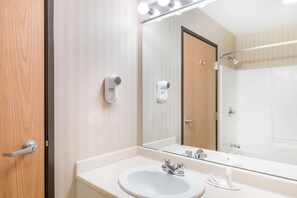 Ensemble douche/baignoire, articles de toilette écologiques