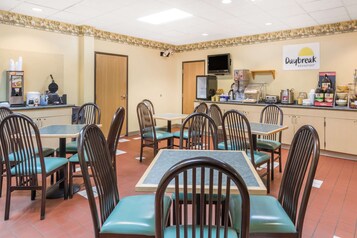 Free continental breakfast on weekdays 