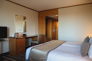 In-room safe, desk, free WiFi, bed sheets
