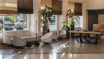 Coin salon dans le hall