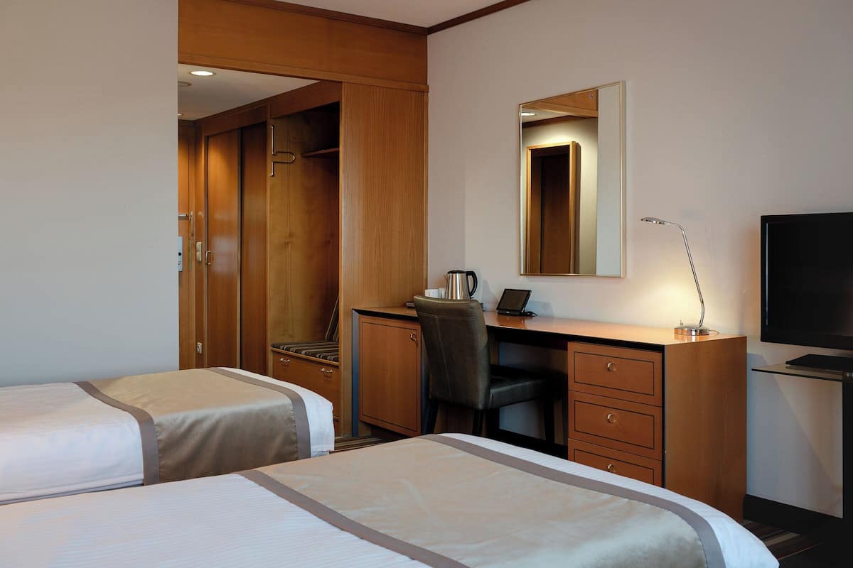 Comfort Twin Room | In-room safe, desk, free WiFi, bed sheets