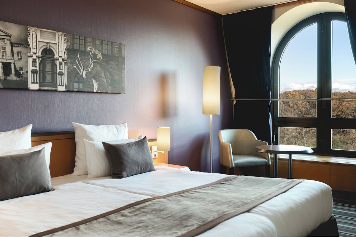Deluxe Double Room | In-room safe, desk, free WiFi, bed sheets