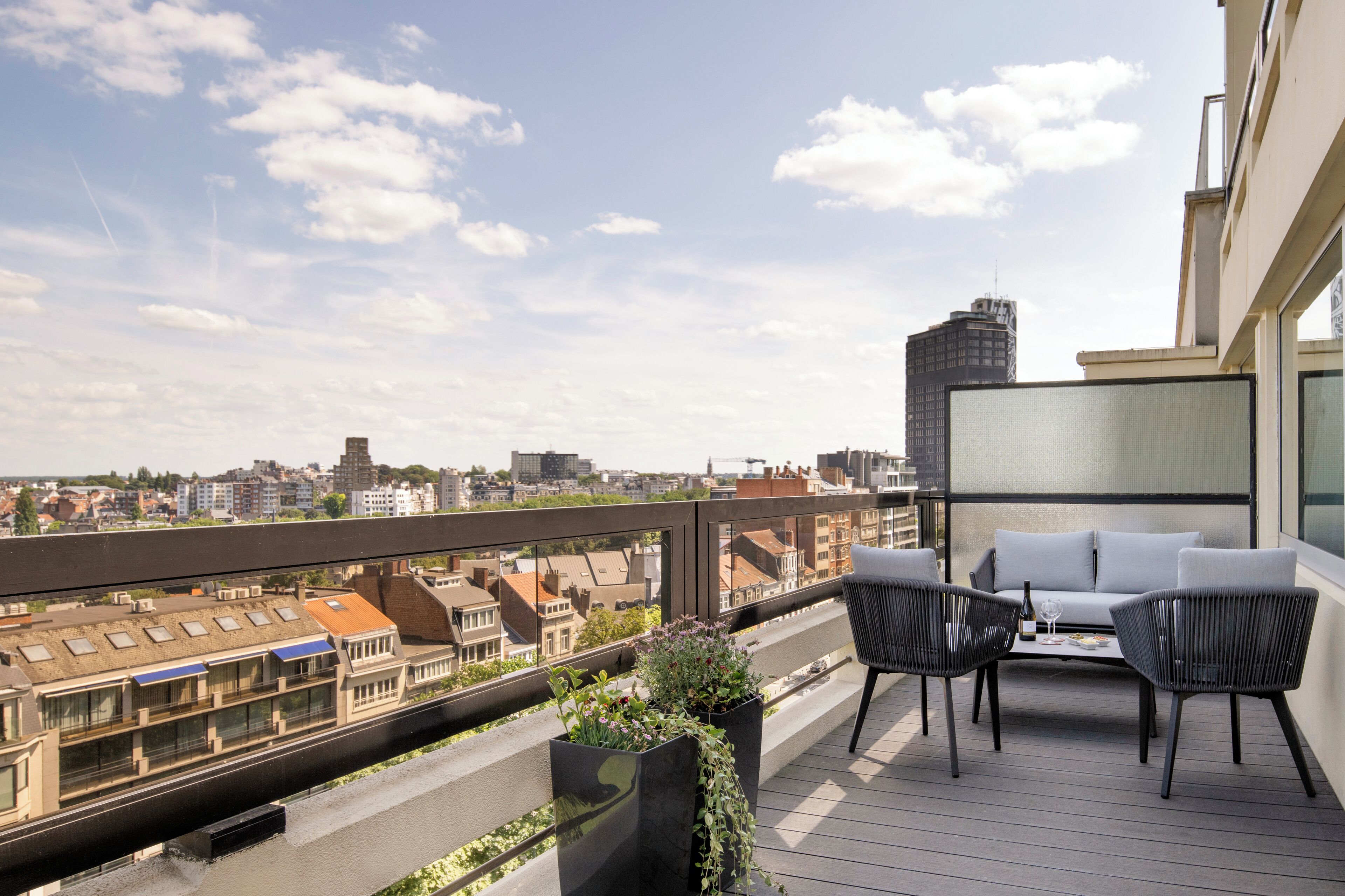 Junior Suite, 1 King Bed | Minibar, in-room safe, desk, laptop workspace