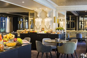 Morgenmadsbuffet hver dag (26 EUR pr. person)