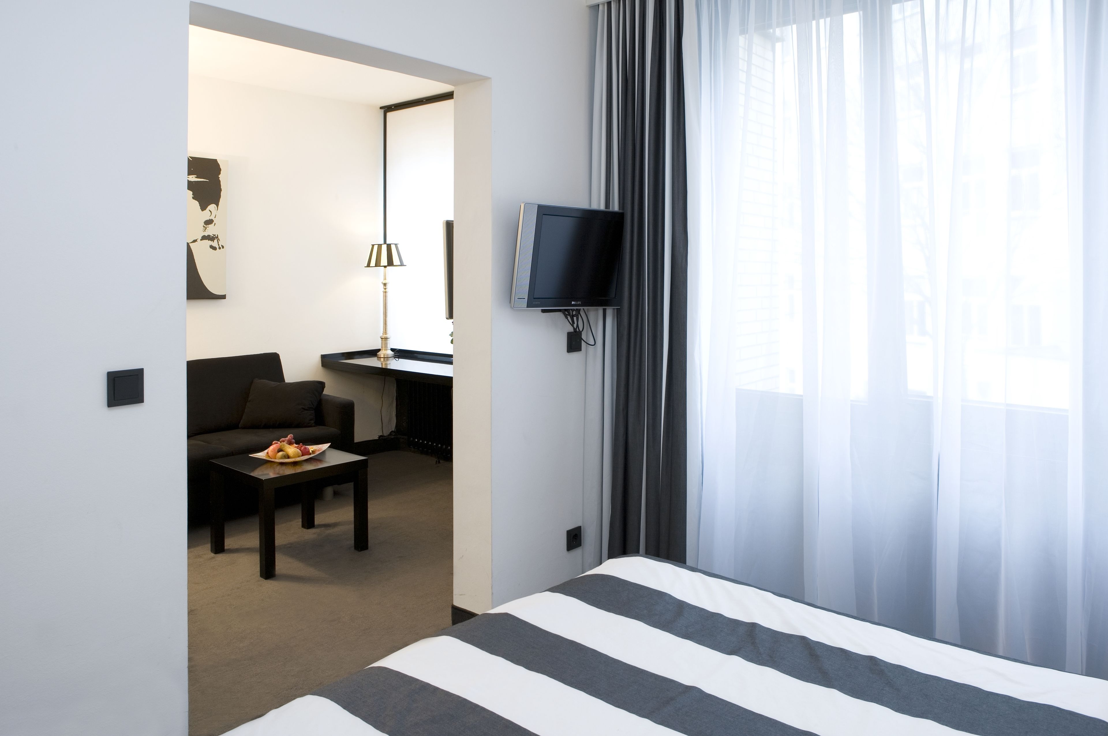 hypo-allergenic bedding, in-room safe, desk, laptop workspace