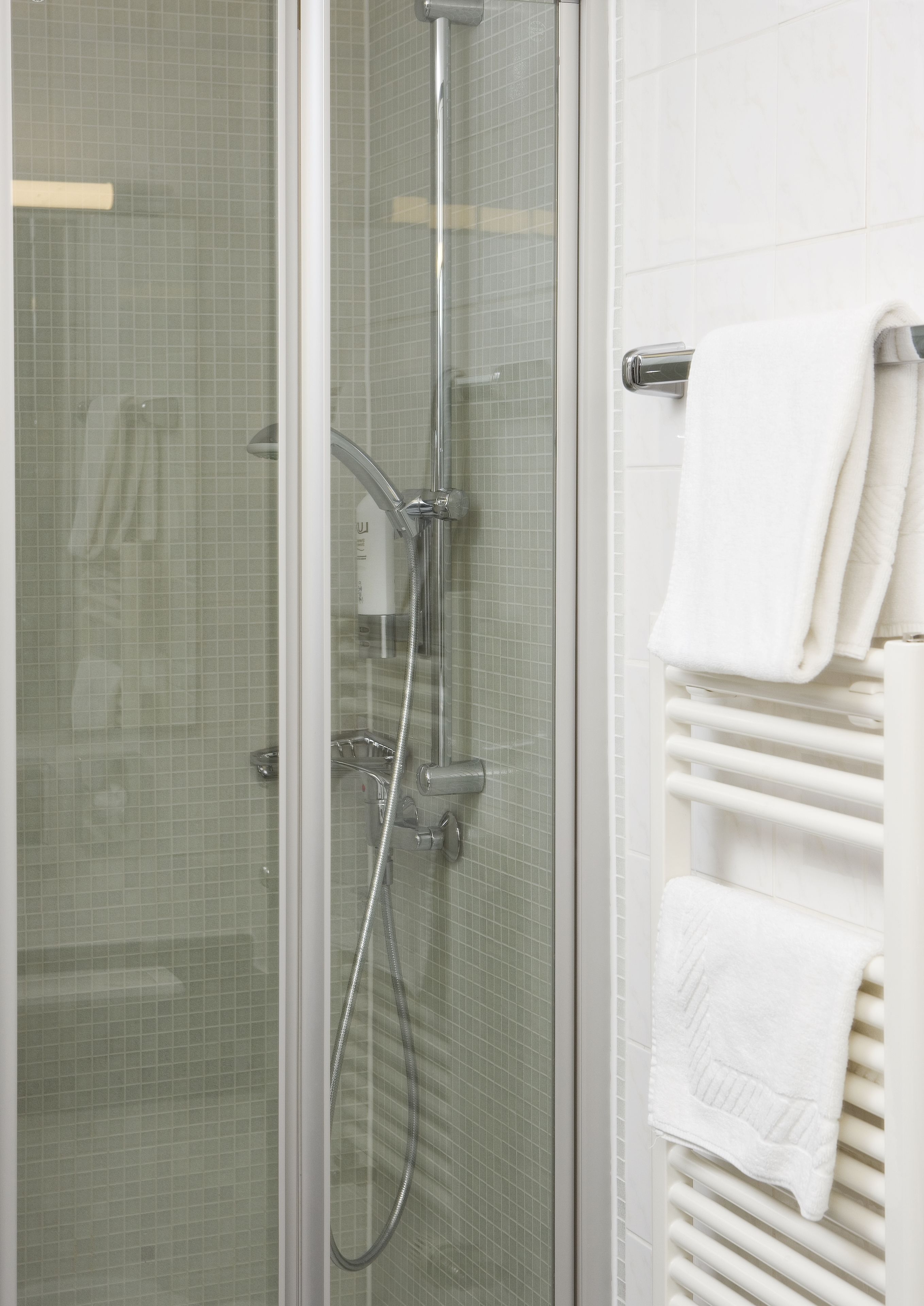 standard single room, 1 large single bed | bathroom | free toiletries, hair dryer, towels, soap