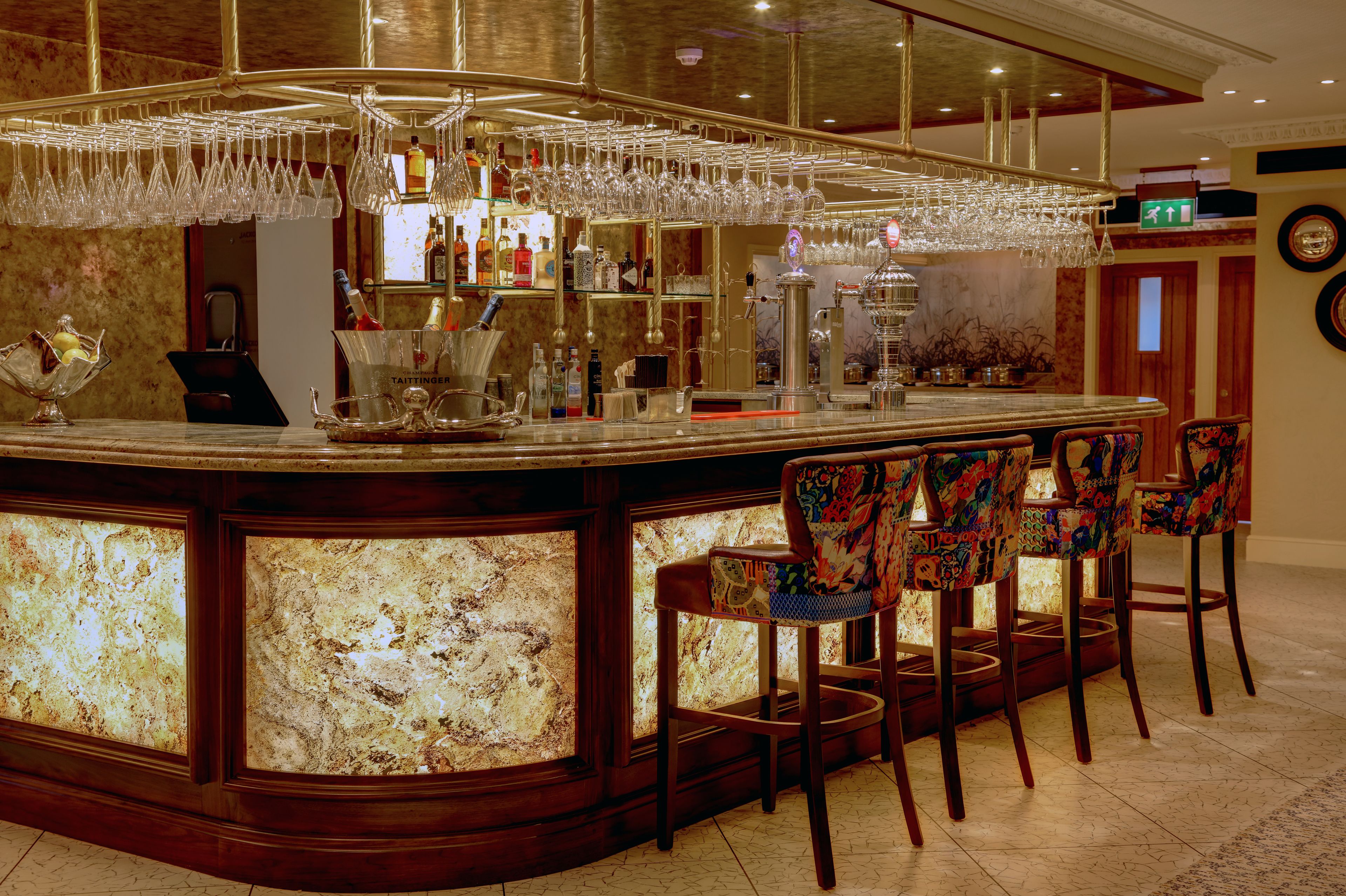 Breakfast, lunch, dinner served; garden views