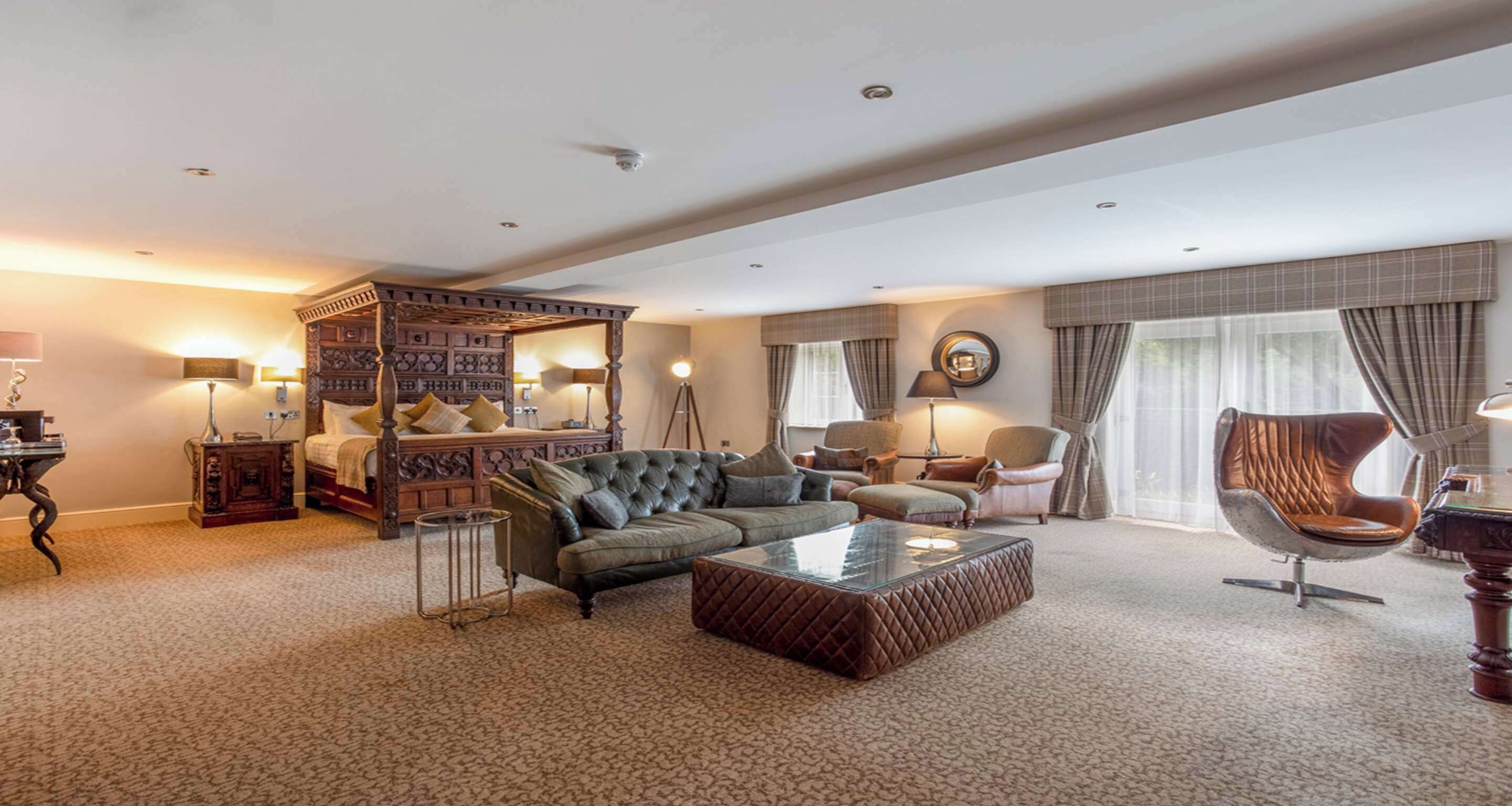 suite, 1 king bed (four poster bed) | 1 bedroom, premium bedding, in-room safe, individually decorated