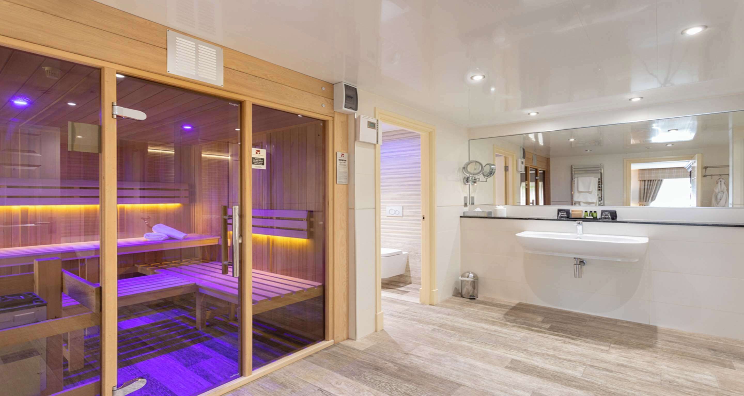 suite, 1 king bed (four poster bed) | 1 bedroom, premium bedding, in-room safe, individually decorated