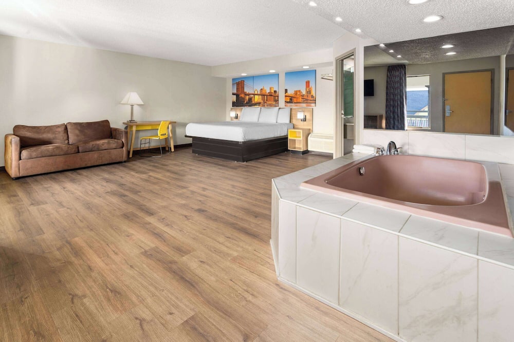 Days Inn & Suites by Wyndham Albany