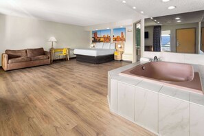 Suite, 1 très grand lit, fumeur | Baignoire à hydromassage