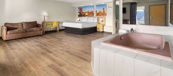 Days Inn & Suites by Wyndham Albany