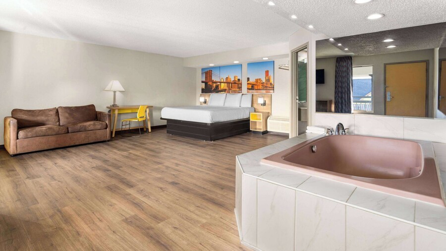 Days Inn & Suites by Wyndham Albany