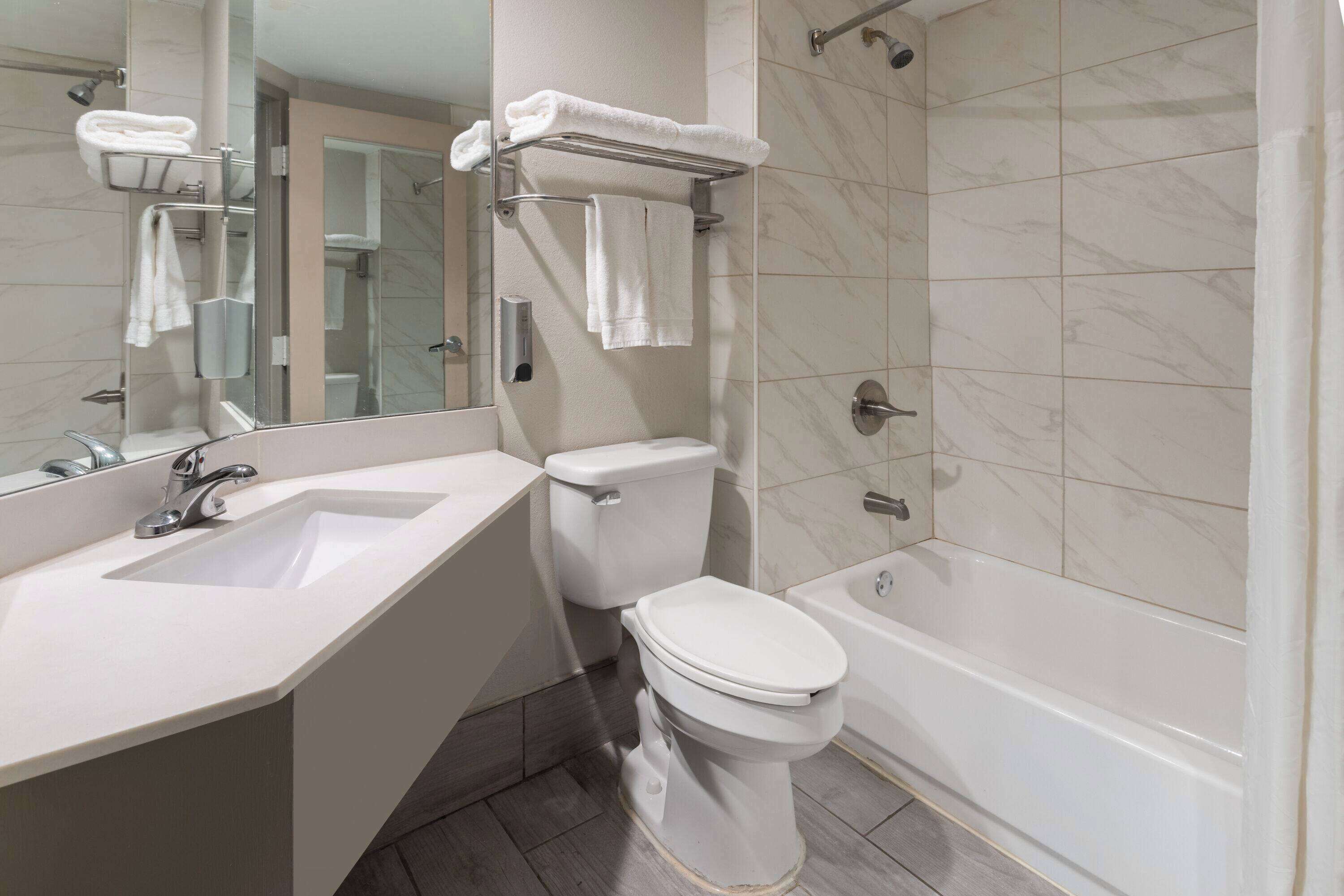 Combined shower/bathtub, eco-friendly toiletries, hair dryer, towels