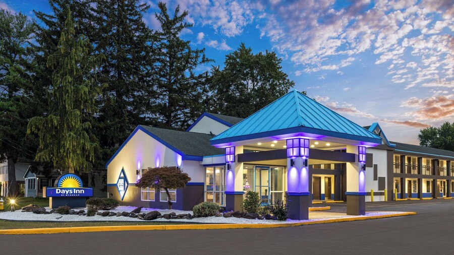 Days Inn & Suites by Wyndham Albany