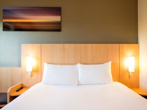 Zimmersafe, Schreibtisch, schallisolierte Zimmer, Bügeleisen/Bügelbrett
