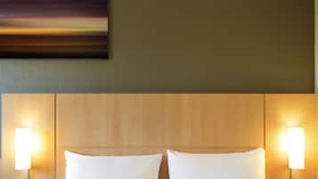 Twin Room, 2 Twin Beds | In-room safe, desk, soundproofing, iron/ironing board