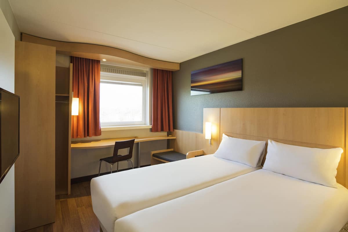 Twin Room, 2 Single Beds | In-room safe, desk, soundproofing, iron/ironing board