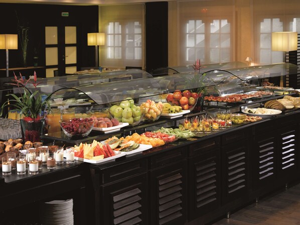 Bữa sáng buffet hàng ngày với phụ phí nhỏ 