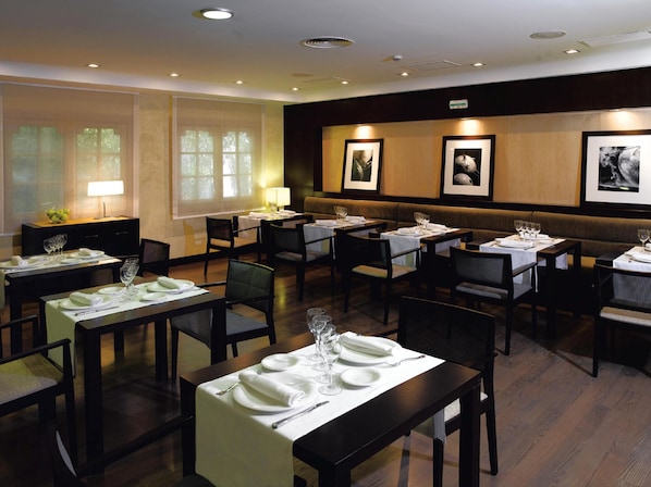 Bữa sáng buffet hàng ngày với phụ phí nhỏ 
