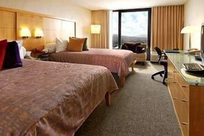 Desk, soundproofing, iron/ironing board, free WiFi
