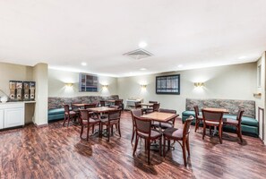 American cuisine - Red Carpet Inn Hazleton (Hazleton)