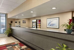 Lobby - Red Carpet Inn Hazleton (Hazleton)