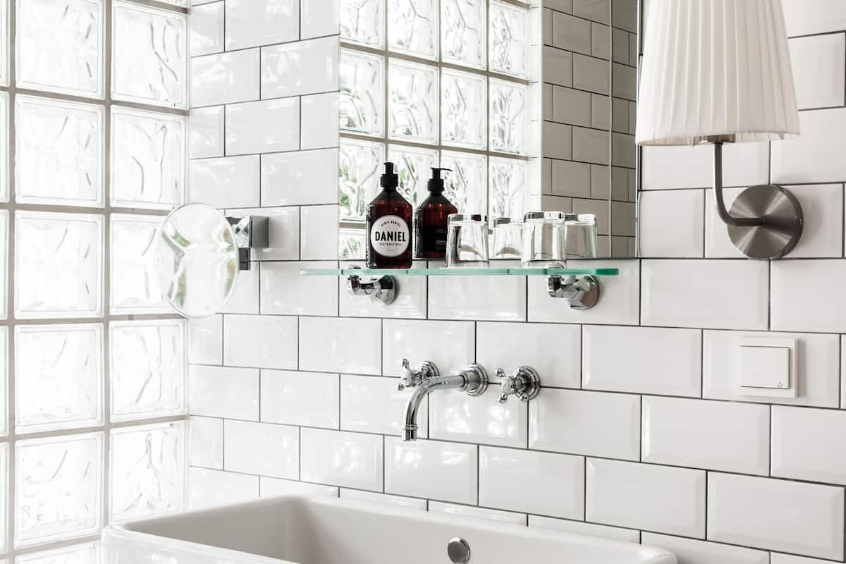 suite | hypo-allergenic bedding, in-room safe, individually furnished, desk