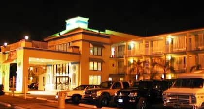 Howard Johnson by Wyndham Tropical Palms Kissimmee