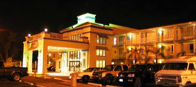 Howard Johnson by Wyndham Tropical Palms Kissimmee
