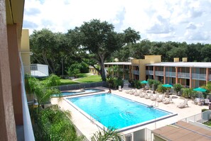 2 outdoor pools