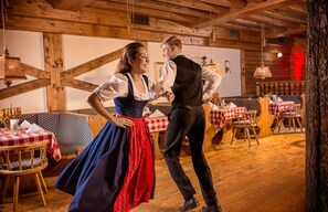 Lunch and dinner served - Dorint Sporthotel Garmisch-Partenkirchen (Garmisch-Partenkirchen)