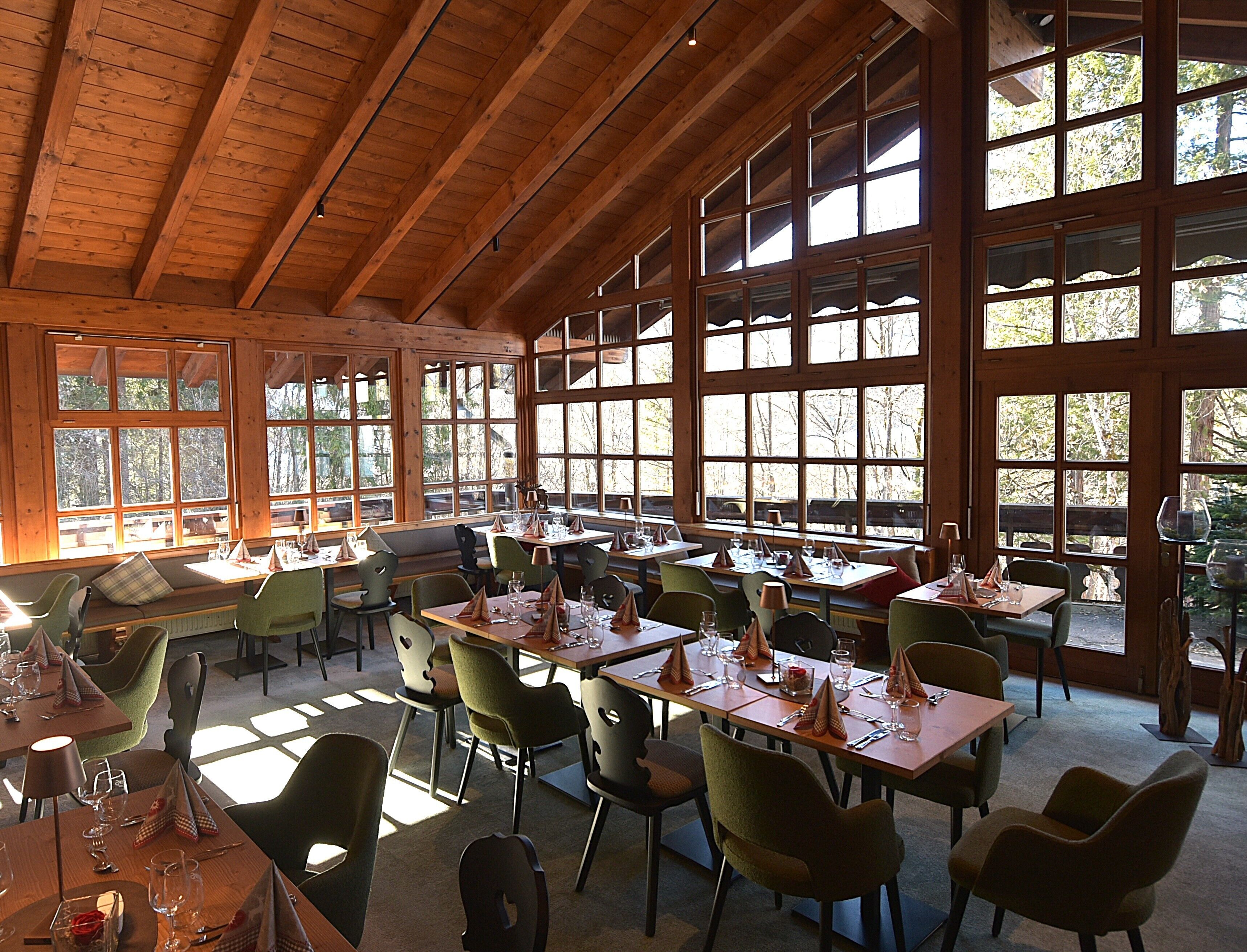 lunch and dinner served