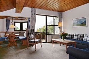 Phòng đôi Superior, 1 giường đôi | Bộ đồ giường cao cấp, két bảo mật tại phòng, bàn, màn/rèm cản sáng 