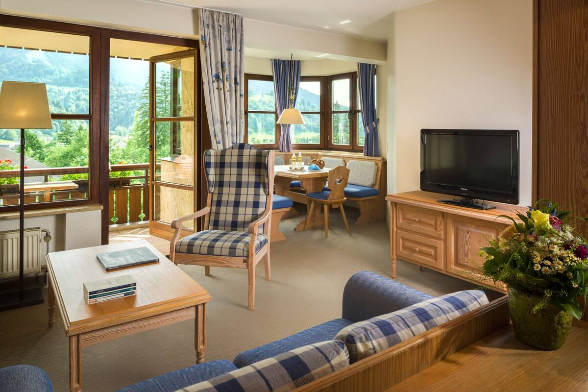 standard apartment | 1 bedroom, premium bedding, in-room safe, desk