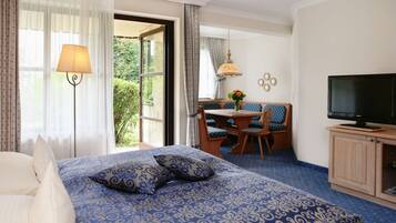 Comfort-Studio, 1 Doppelbett und Schlafsofa | Hochwertige Bettwaren, Zimmersafe, Schreibtisch, VerdunkelungsvorhÀnge