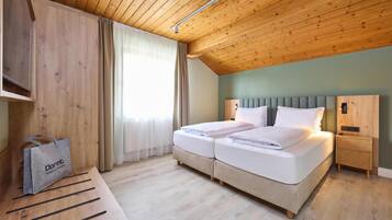 Premium bedding, in-room safe, desk, blackout curtains