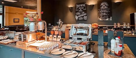 Petit déjeuner buffet (20.50 EUR par personne)
