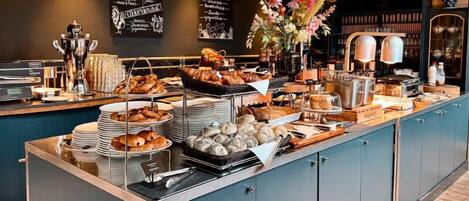 Daily buffet breakfast (EUR 20.50 per person)