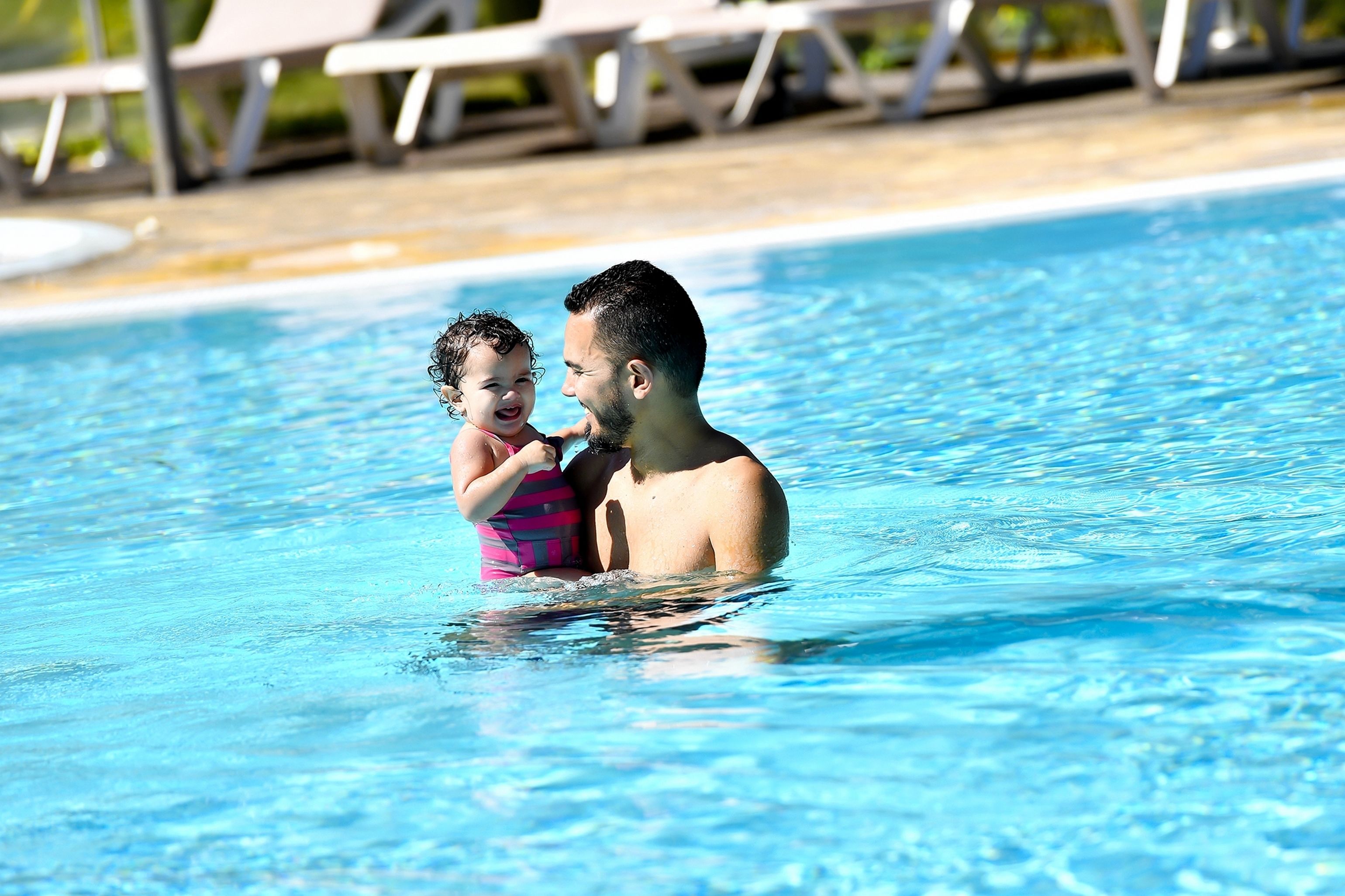 2 個室外泳池；泳池傘、躺椅