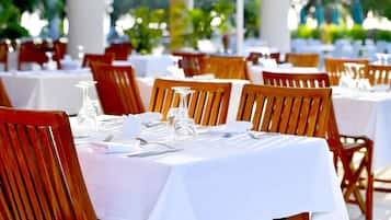 2 restaurants, breakfast, lunch, dinner served; international cuisine