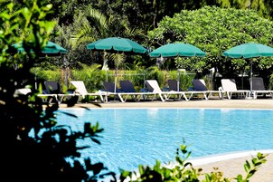 2 piscinas al aire libre, sombrillas, tumbonas