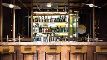 2 Bars/Lounges, Lobby-Lounge