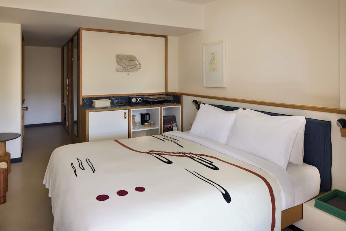 Ropa de cama de alta calidad y minibar